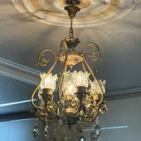 ۲ عدد لوستر برنزی و سه عدد دیوارکوب