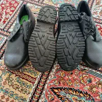 دو جفت کفش ایمنی نو نو|کیف، کفش، کمربند|قم, پشت انبار نفت|دیوار