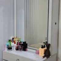 دراور و آینه سفید