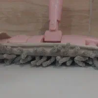 کارگر نظافت منزل و اساس خونه