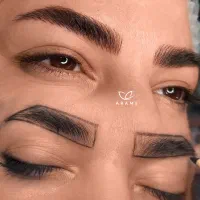 مدل برای میکروبلدینگ ابرو