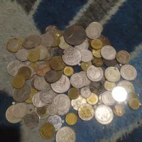 تعدادی سکه که همه شکل وازچندین کشورهستند