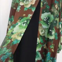 تعدادی لباس|لباس|ماسال, |دیوار