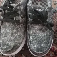 کتانی نونو پسرونه به دلیل کوچک بودن سایز