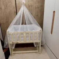 تخت نوزادی کنار مادر