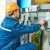 نصب سرویس نگهداری و تعمیرات آسانسور