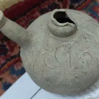 سفال قدیمی با چندتا دیگه