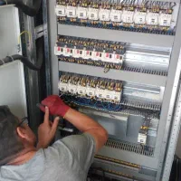 تعدادی برق کار روزمزد نیازمندیم