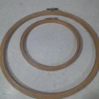 کارگاه گلدوزی چوبی در دوسایز متفاوت