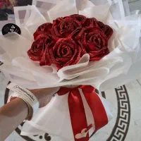 دسته گل قرمز ۷ شاخه
