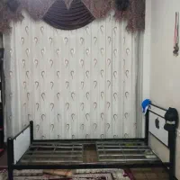 تخت فلزی تمیز