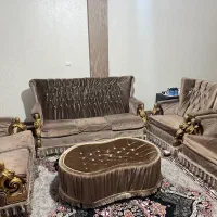 مبل ۷نفره راحتی به همراه یک میز تلوزیون