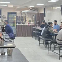 ۲ نفر کارگر چایخانه قهوه خانه
