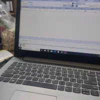 منشی خانم آشنا به کامپیوتر