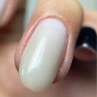 آموزش کاشت ناخن + همکاری ۹۹۰ هزار تومان