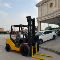 تمام فابریک لیفتراک کوماتسو ۳تن درحدصفر