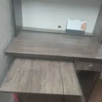 میز کامپیوتر و کتابخانه