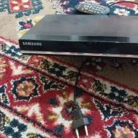 تعدادی ظرف و سی دی