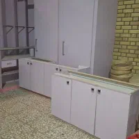 تعدادی کمد و رگال و اتاق پرو