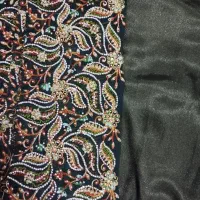 دو دست لباس کردی دوخته شده|لباس|قروه, |دیوار