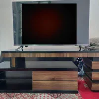 زیر میز تلویزیون