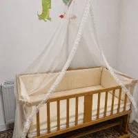 تخت کنارمادر