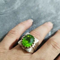 اانگشتر زبرجد معدن  ب شدت پاک و کهنه بشرط کارشناسی