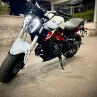 کسی موتور سواری برای عکس اینا خواست بگه بنلی جفت