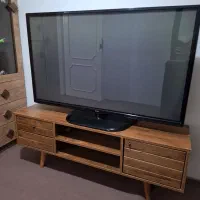 تلوزیون ۵۰ اینچ LG با میز باهم ۲۵ تومان