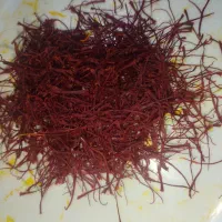 ریشه و نگین زعفران