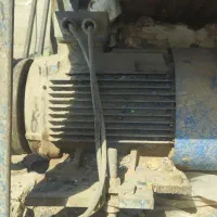 یک دستگاه پرس ویک دستگاه اسیاب
