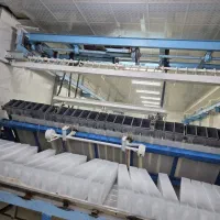 نیروی کار جهت کار در کارخانه یخ
