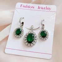 نیمست پلاک و گوشواره نگینی مدل سبز شیک