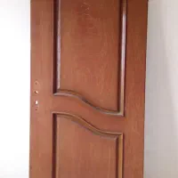 درب ورودی دو لنگه چوبی و درب اتاق و سرویس چوبی