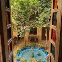 اجاره ۵۰۰ متر بنا با حیاط بر اصلی پرتردد