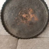 سینی مسی قدیمی|کلکسیون اشیاء عتیقه|قم, باغ کرباسی|دیوار