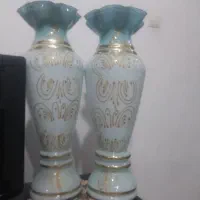 گلدان کنار سالنی شیشه ای