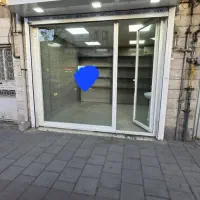 مغازه برخیابان پررفت و آمد