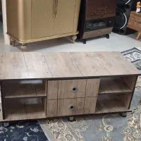 میز جلو مبلی ام دی اف .دو تا شکاف داره.تمیز