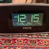 ساعت رومیزی و رادیو اپل