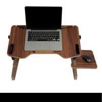 میز لپتاپ نشسته وخوابیده