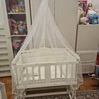 تخت کنار مادر پی یر گاردین در حد نو