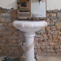 آینه و سنگ روشویی