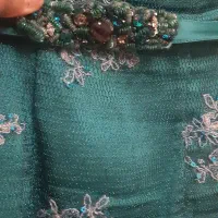 لباس مجلسی سایز ۳۸ هست یه بار بیشتر پوشیده نشده