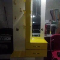 آویز لباس همراه با سه تا کشو