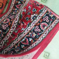 فرش کناره قرمز