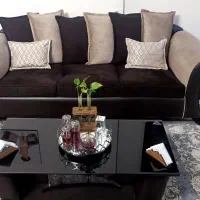 مبل راحتی ۷ نفره ،۱ عدد میز جلو‌مبلی و ۱عدد عسلی