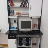 میز کامپیوتر و کتابخانه
