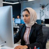 استخدام کارمند اداری