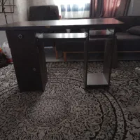 میز تحریر و کامپیوتر